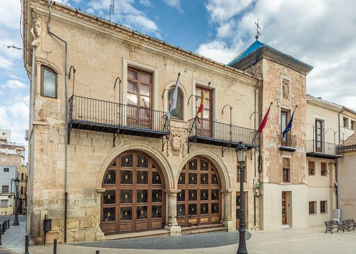Yecla en el siglo XVi: ayuntamiento y hospitalico