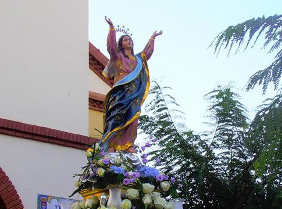 TODA UNA VIRGEN