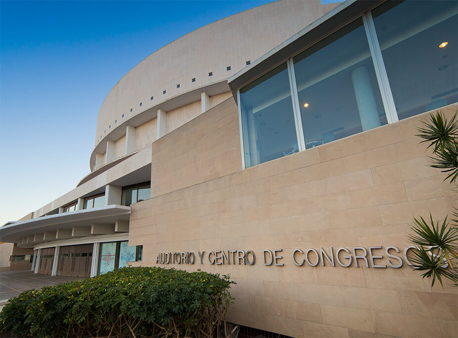 SOBRE EL ESCENARIO