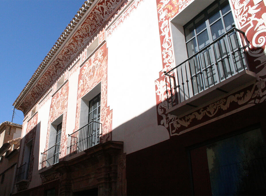 HOUSES AND CASTLES