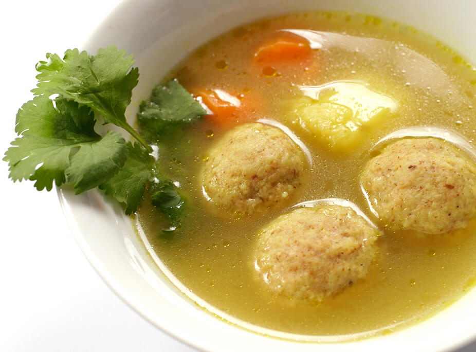 <i>CALDO CON PELOTAS</i>