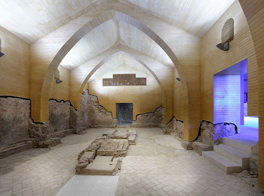 DIE ZUR�CKERHALTENDE SYNAGOGE